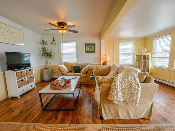 136 Railroad Ave #A, Salisbury, MA 01952