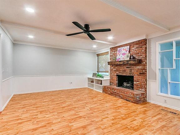3rd image of 3813 Baird Dr