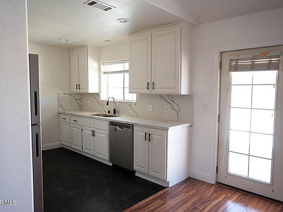 3rd image of 20848 Georgetown St