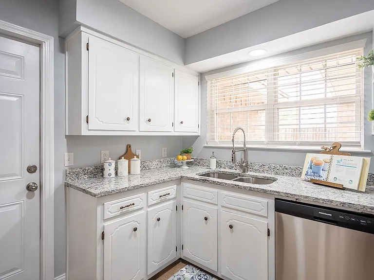 216 E 91st St — Photo 14