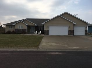 122 Chase Ave, Nicollet, MN 56074