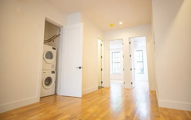 Rented by Venn NY Inc | media 12