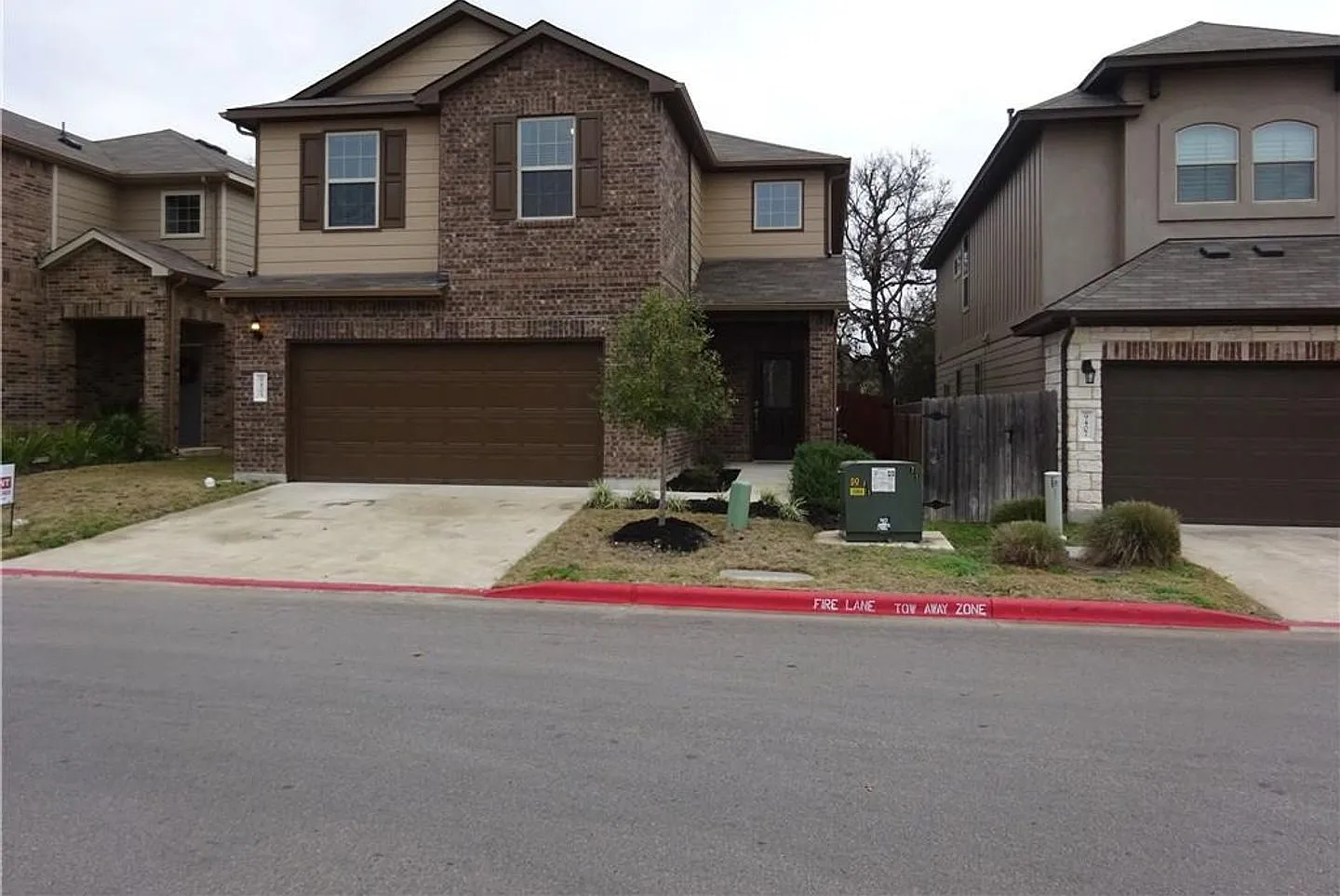Large Three Bedroom Home Near Mary Moore Searight Park — Photo 1