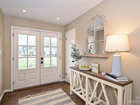 3rd image of 7119 Abbotswood Dr