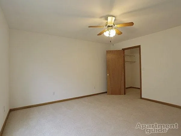 8 Canterbury Ct — Photo 9