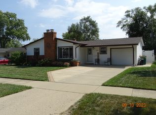 1001 Woodland Dr, Wheeling, IL 60090