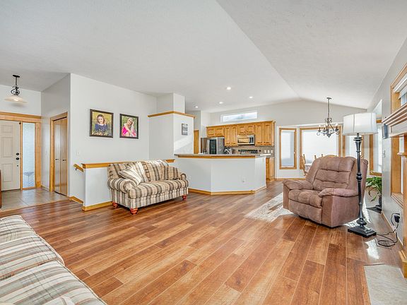 4th image of 608 N Woodstone Dr