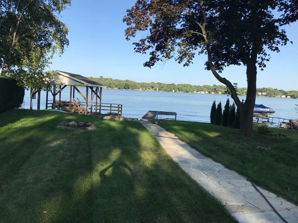 3816 W Lake Shore Dr, Wonder Lake, IL 60097