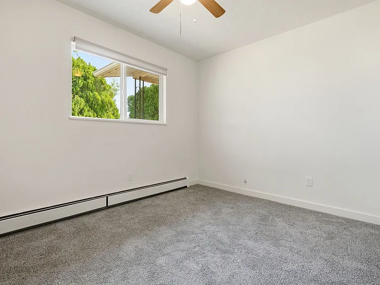2045 Gunnison Ave — Photo 17