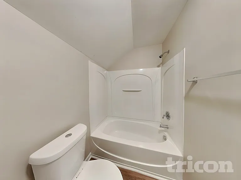 557 McCarthy Dr — Photo 14