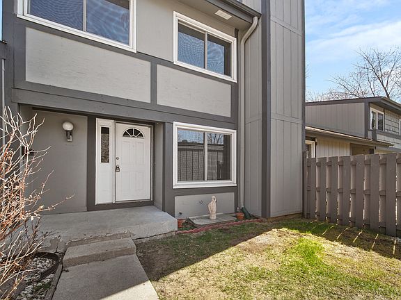 2nd image of 513 N Woodfield Trl
