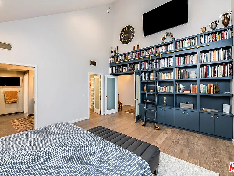 4635 Clybourn Ave — Photo 45
