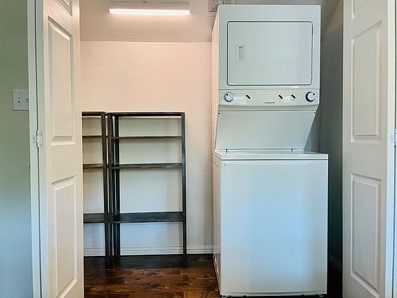 5th image of 2337 E Lake Dr