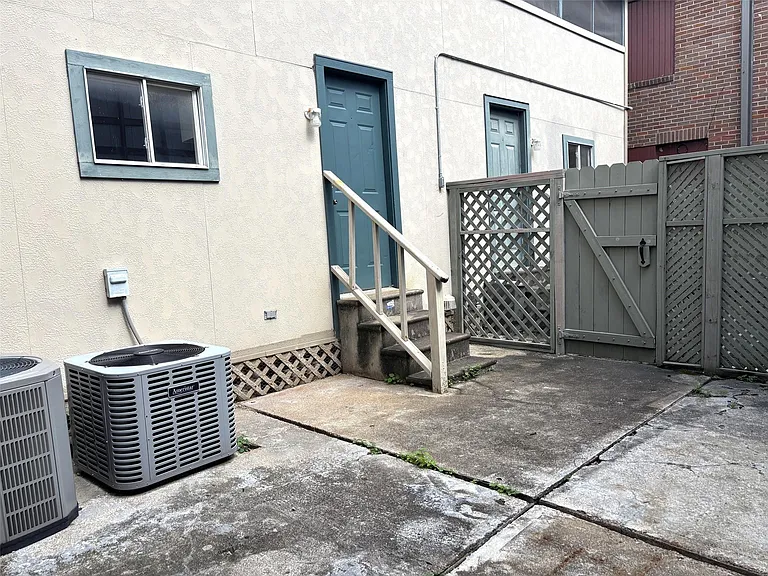 3918 Driscoll St — Photo 7