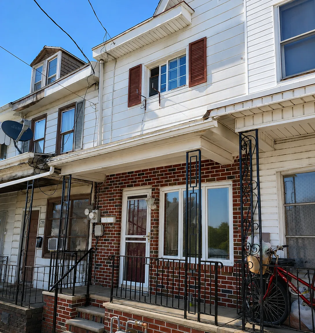 3 bed, 1.0 bath, $975 — Photo 1