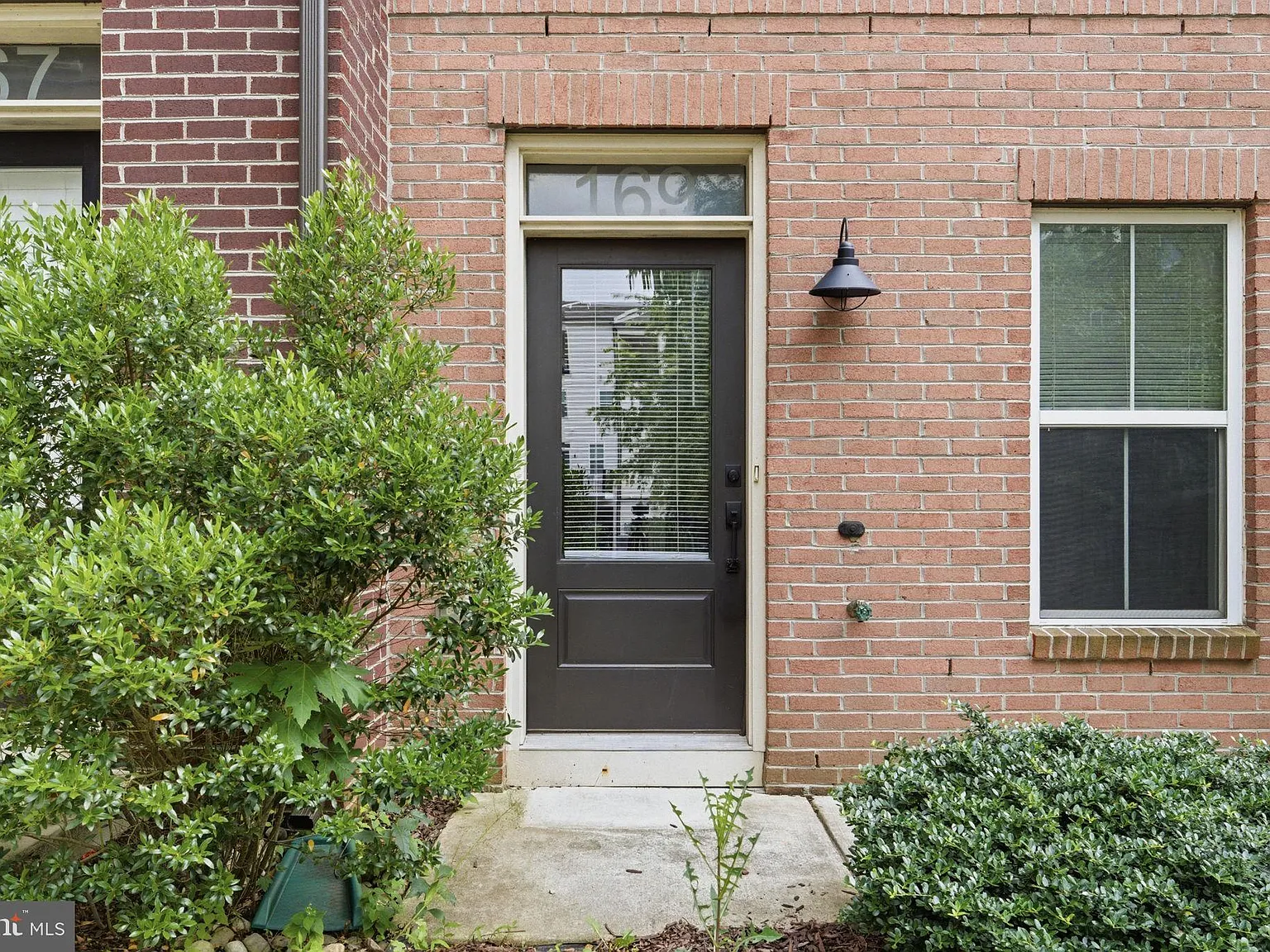 4 bed, 3.5 bath, 2280 sqft, $3,400 — Photo 3