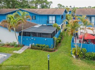 4568 Holly Lake Dr, Lake Worth, FL 33463