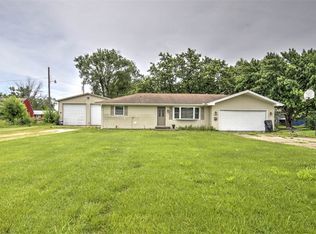 1869 Race Dr, Decatur, IL 62521