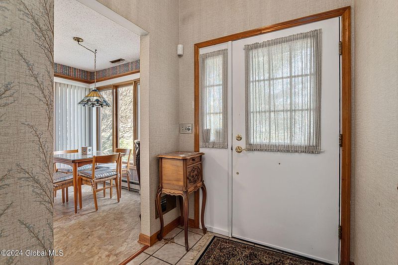 4th image of 38 Carrie Court