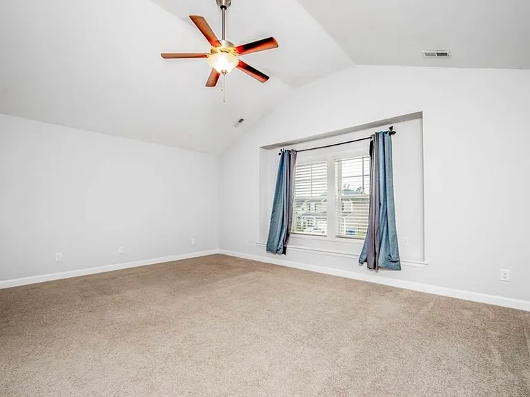 2209 Courtland Dr — Photo 24