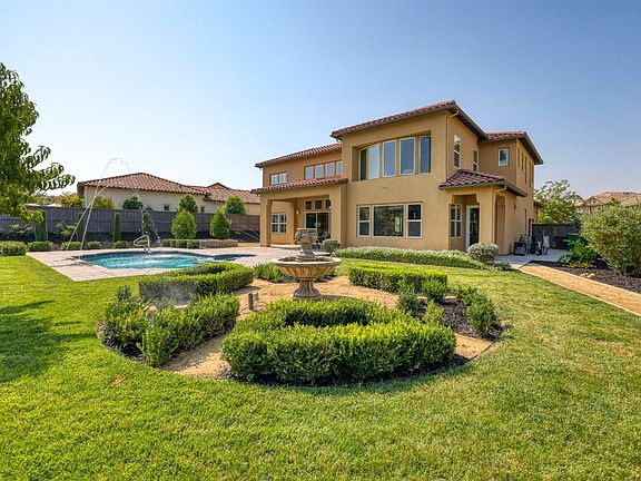 3rd image of 621 Idlewood Pl