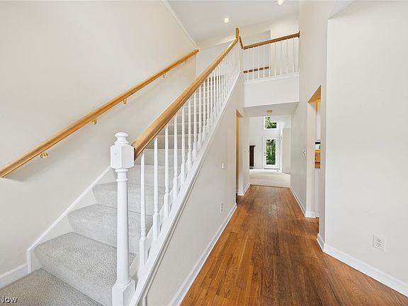 2nd image of 9 Aberdeen Ct