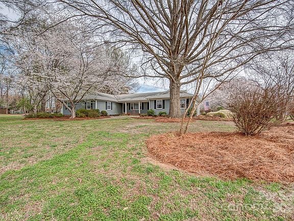 4th image of 400 Woodbriar Trl