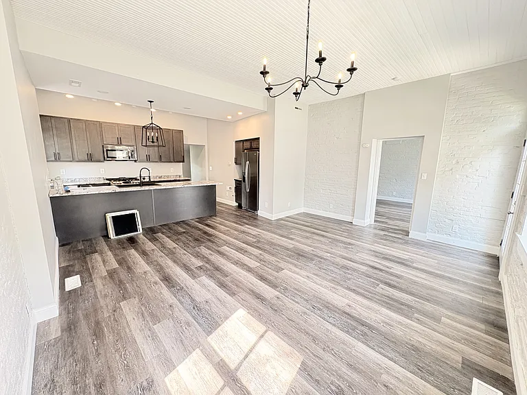 507 E Church St — Photo 6