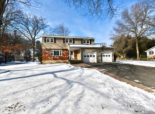 19 Lexington Rd, Saratoga Springs, NY 12866