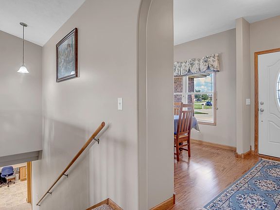 5th image of 849 S Meadows Dr