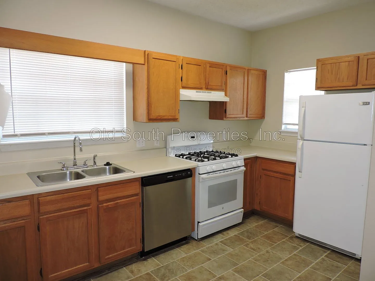 3 bed, 2.0 bath, 1326 sqft, $1,300 — Photo 2