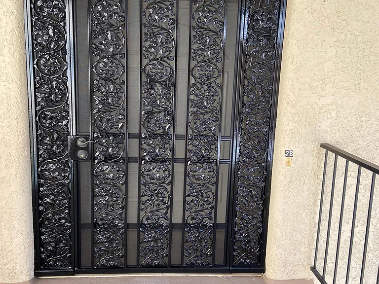 5510 Paseo Del Lago W #2B — Photo 2