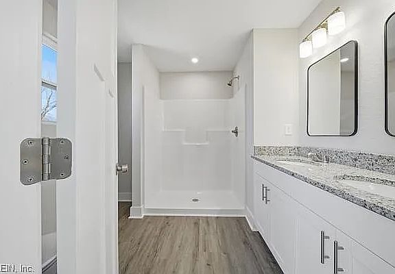 5th image of 309 Webb St