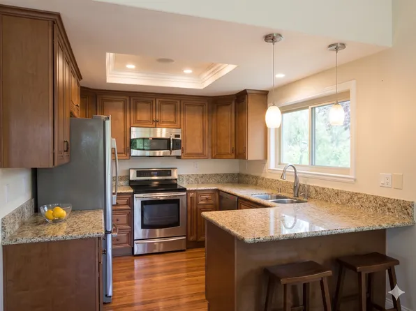649 Calle Aragon, Oak Park, CA 91377