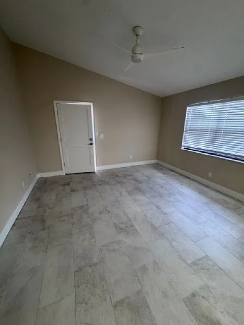 Updated 2 Bedroom 1 Bath unit — Photo 1