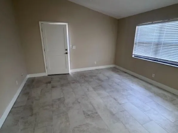 523 E Curlew Pl, Tarpon Springs, FL 34689
