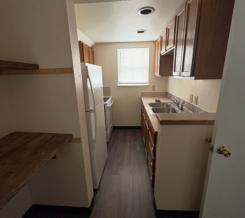 1st image of 118 E Brooks St APT 201