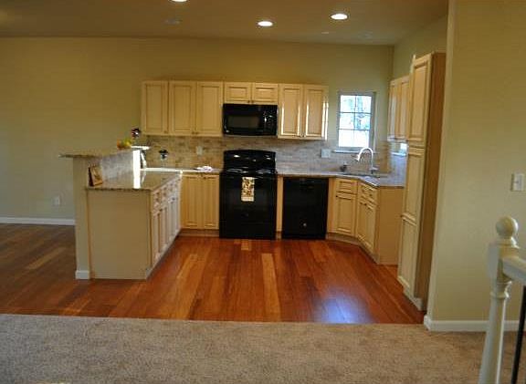 4th image of 13225 Bennington Ave