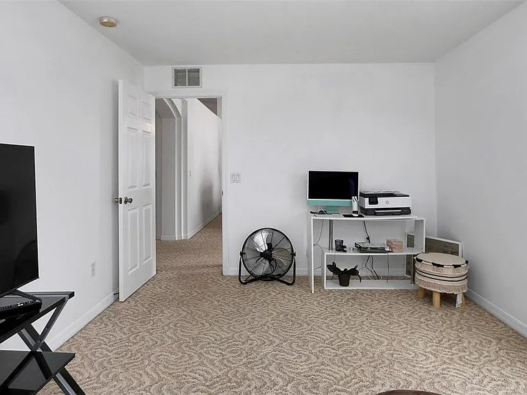 10648 SW 38th Ave — Photo 8