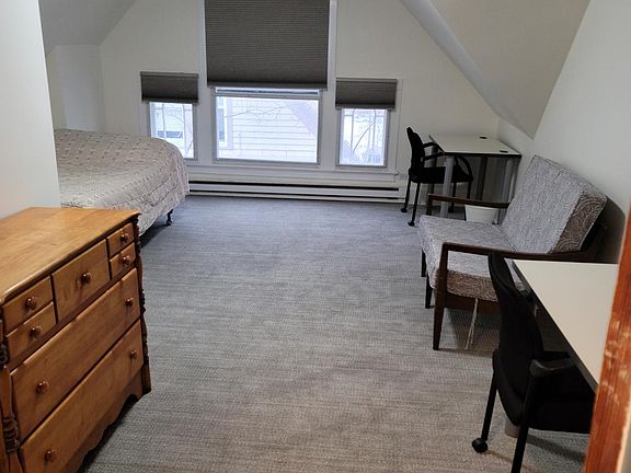 Large middle bedroom