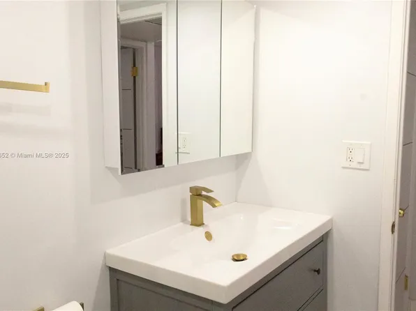 5005 Collins Ave APT 1523, Miami Beach, FL 33140