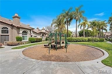 4th image of 48 Tamarac Pl