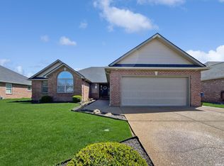 4700 Mansfield Dr, Newburgh, IN 47630