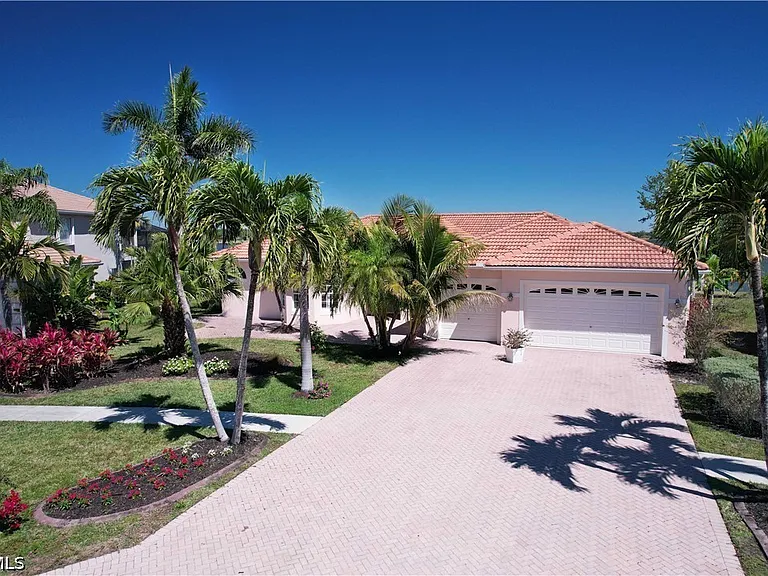 2202 Grove Dr — Photo 36