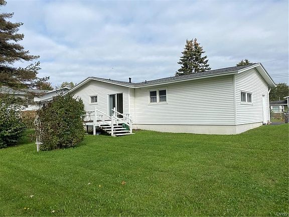 3rd image of 208 Stillwell Cir