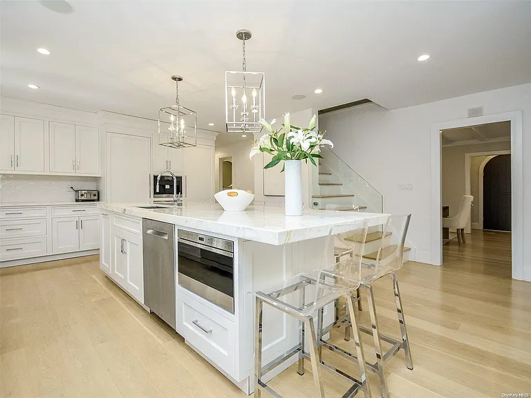 79 Reid Ave — Photo 10