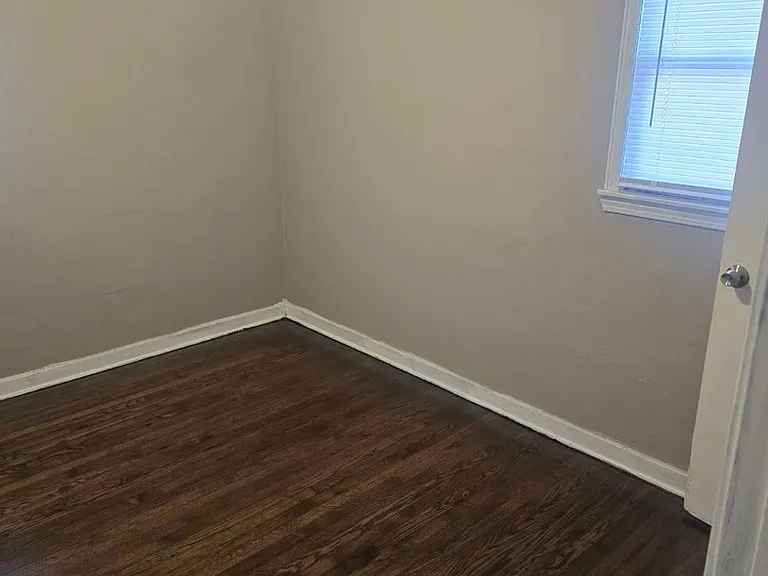 453 Hovey St — Photo 14