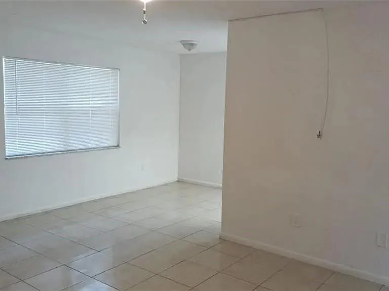 2524 Congress St — Photo 5