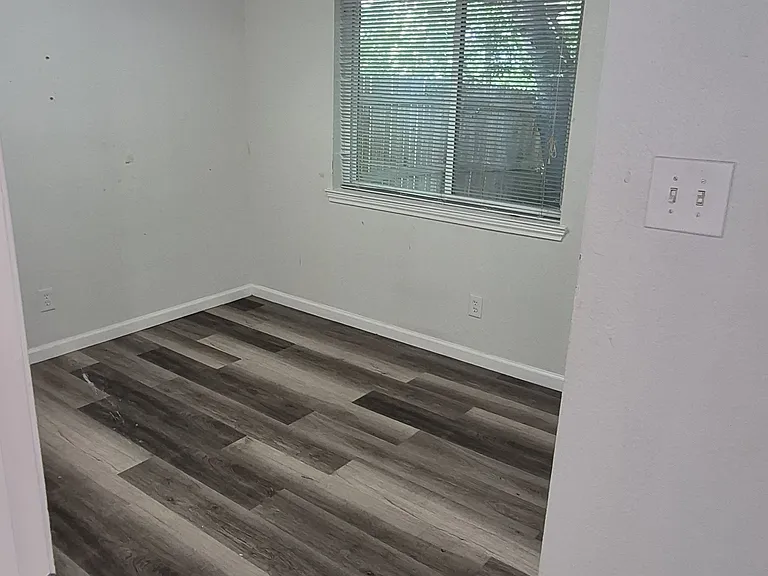 827 Prairie Creek Dr — Photo 11