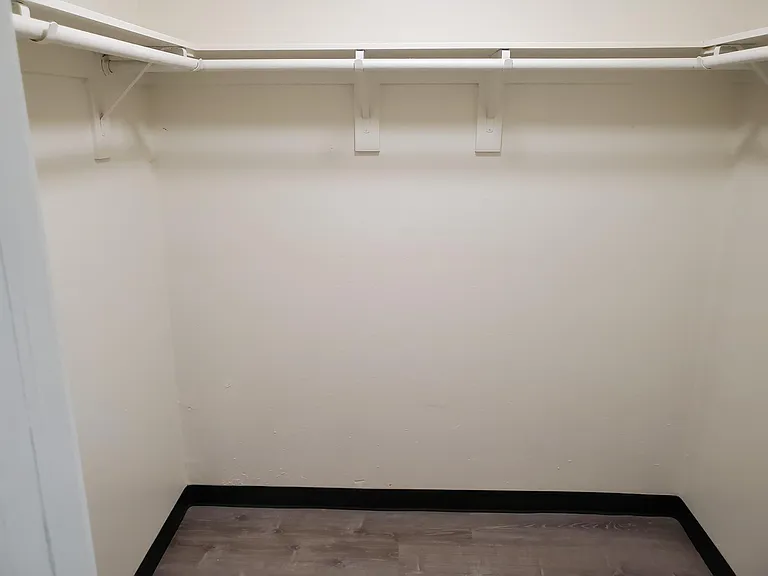 2570 Traction Ave #6 — Photo 6